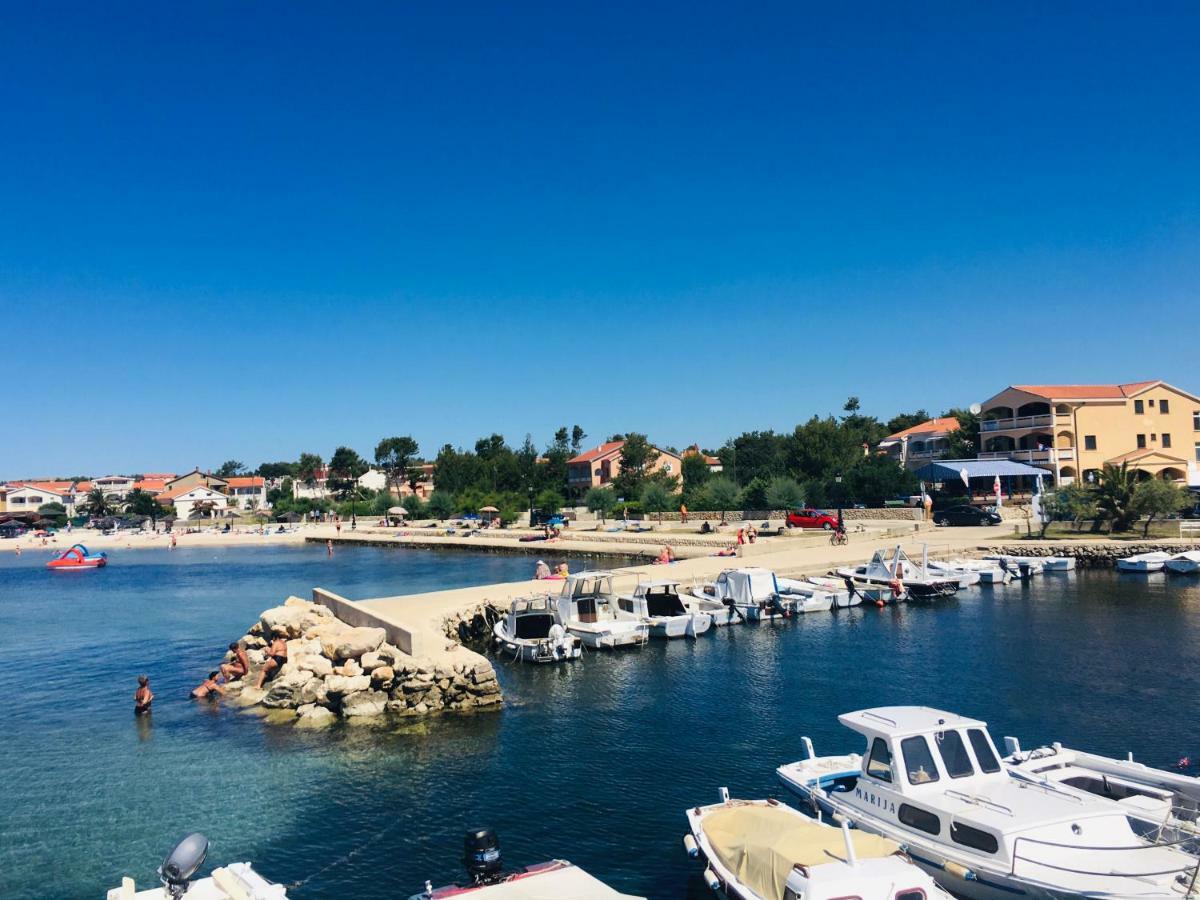 Vir Holidays Bagian luar foto